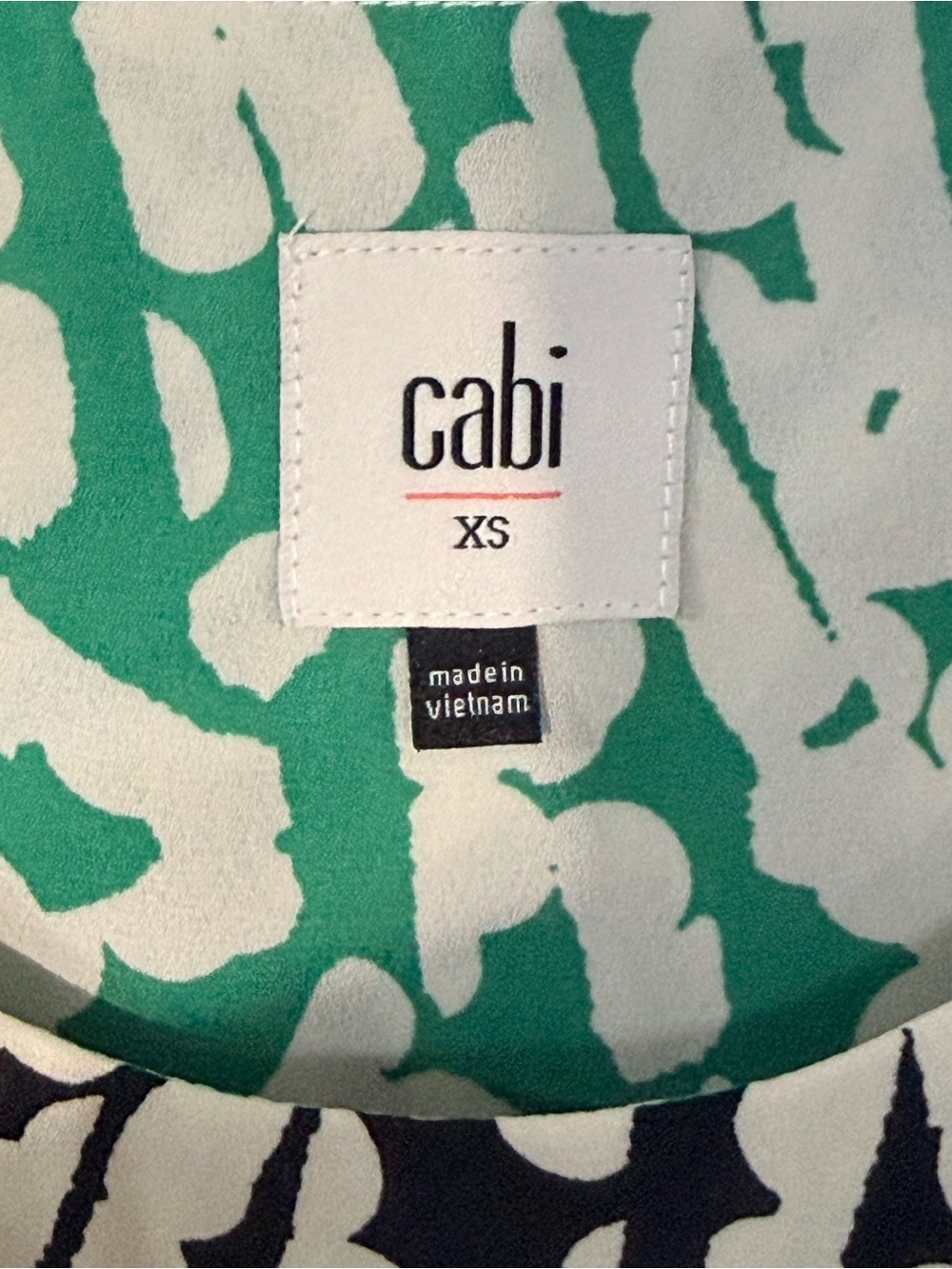 Cabi Layered Abstract Print Sleeveless Blouse XS Green Black - Picture 4 of 7